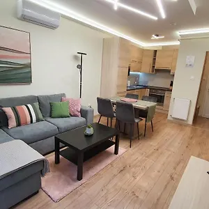 Ivett Maganszallashely-garazzsal Debrecen